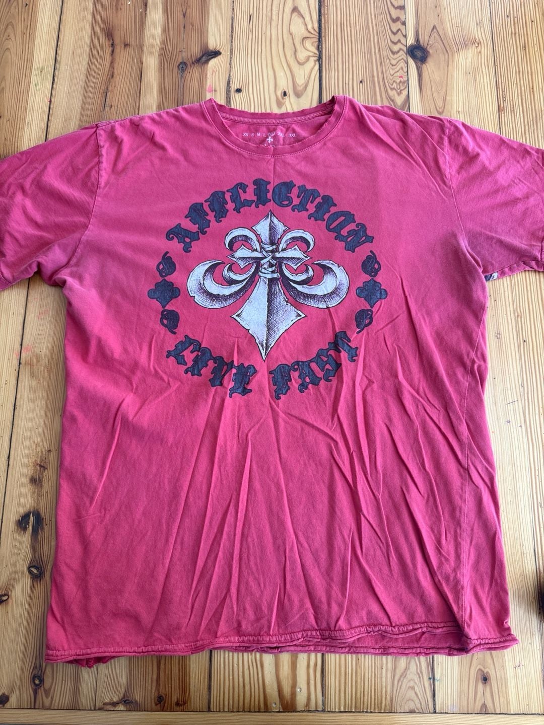 Affliction Graphic T-Shirt Size XL Red Fleur-de-lis Wing Cross Y2K Grunge 4