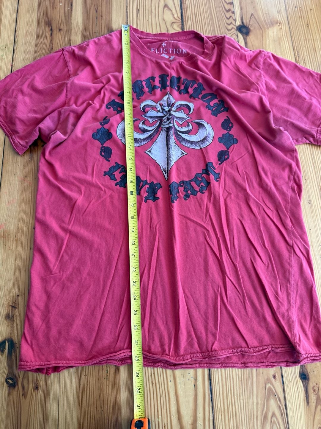 Affliction Graphic T-Shirt Size XL Red Fleur-de-lis Wing Cross Y2K Grunge 8