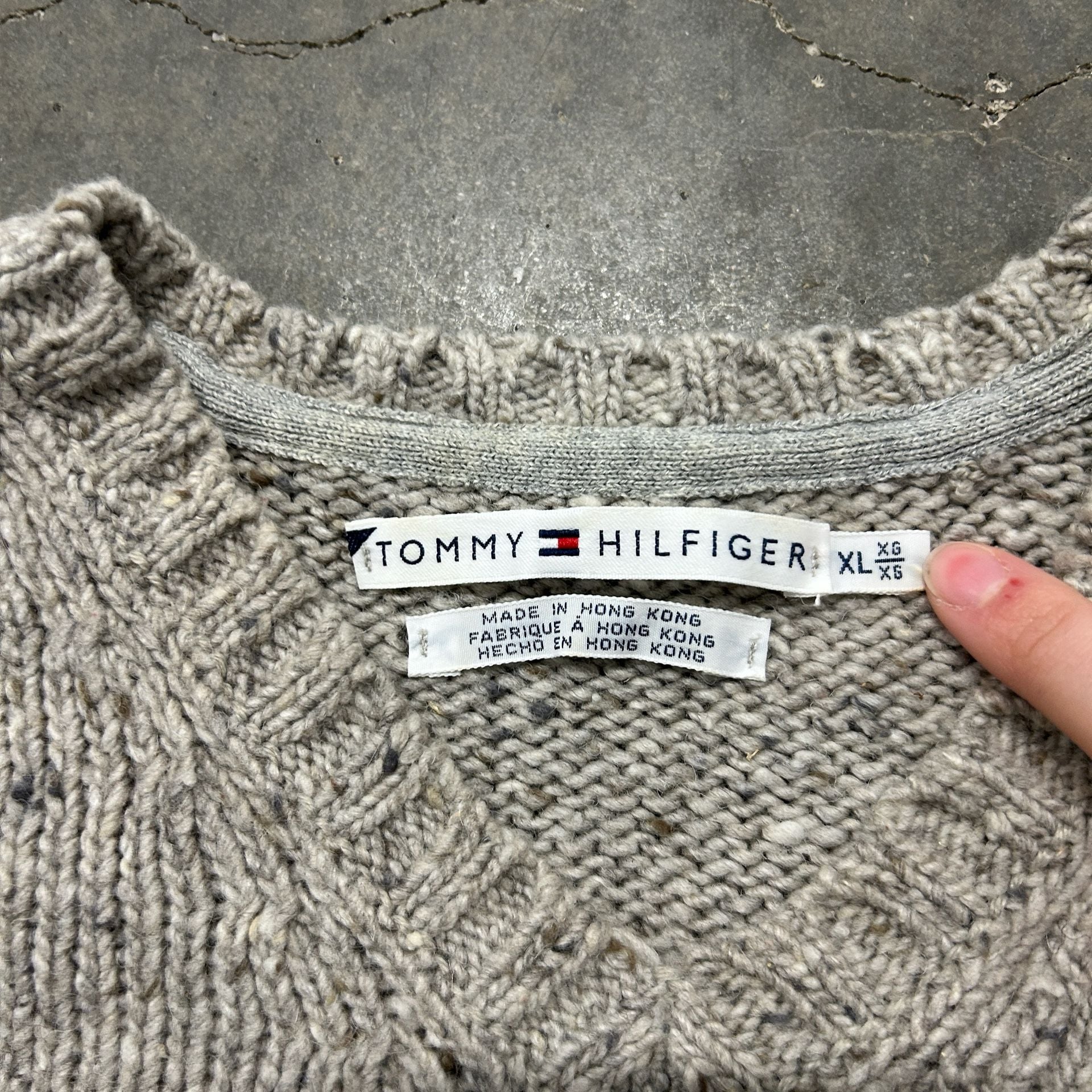 Tommy Hilfiger V-Neck Sweater Size XL Gray Wool Blend Chunky Knit 4