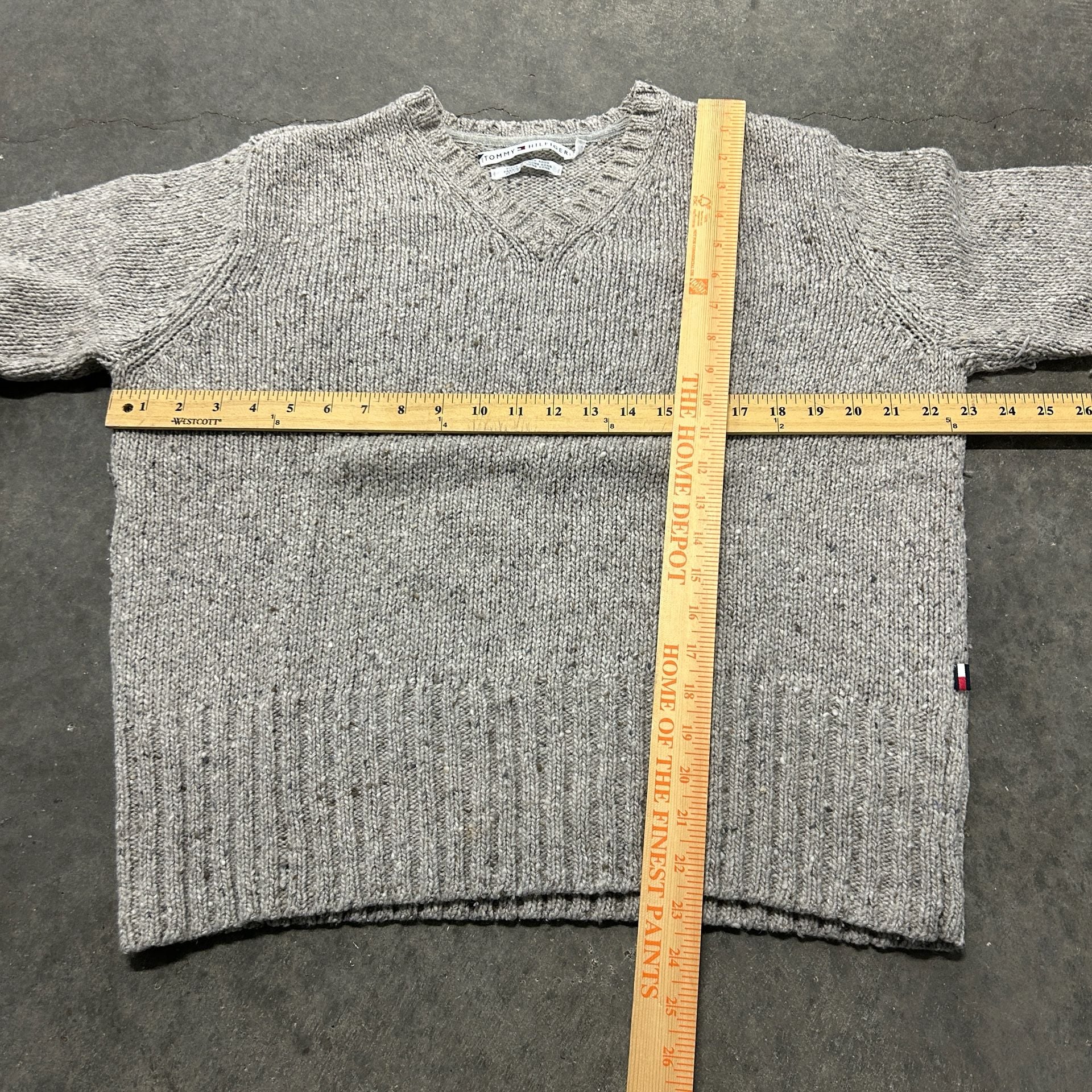 Tommy Hilfiger V-Neck Sweater Size XL Gray Wool Blend Chunky Knit 6