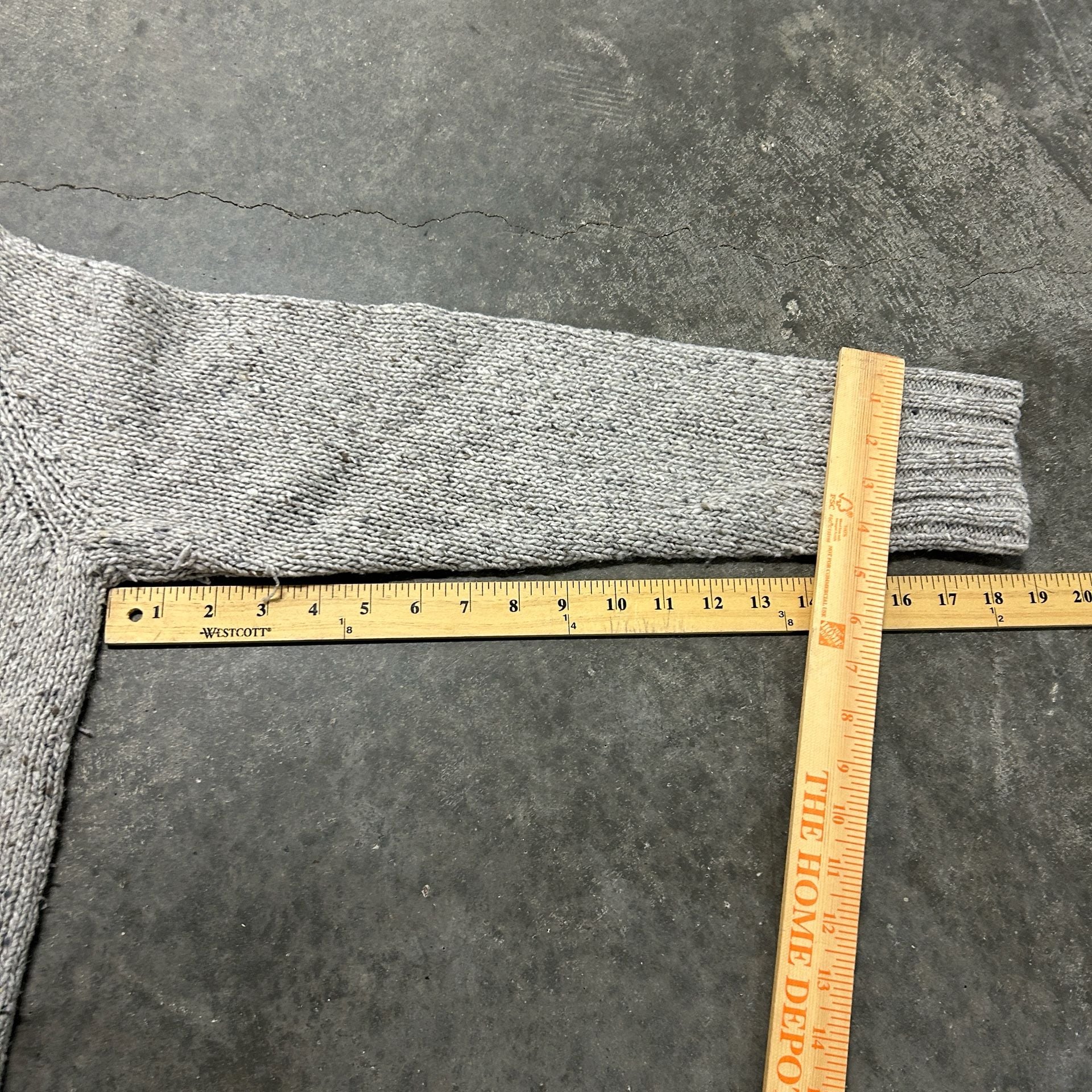 Tommy Hilfiger V-Neck Sweater Size XL Gray Wool Blend Chunky Knit 7