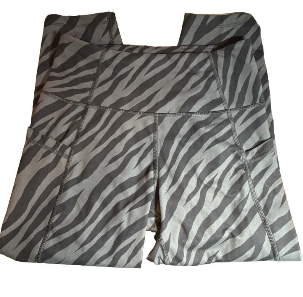 Avia Capri Leggings Size S 4-6 Black Gray Zebra Print Leggings with Pockets 1