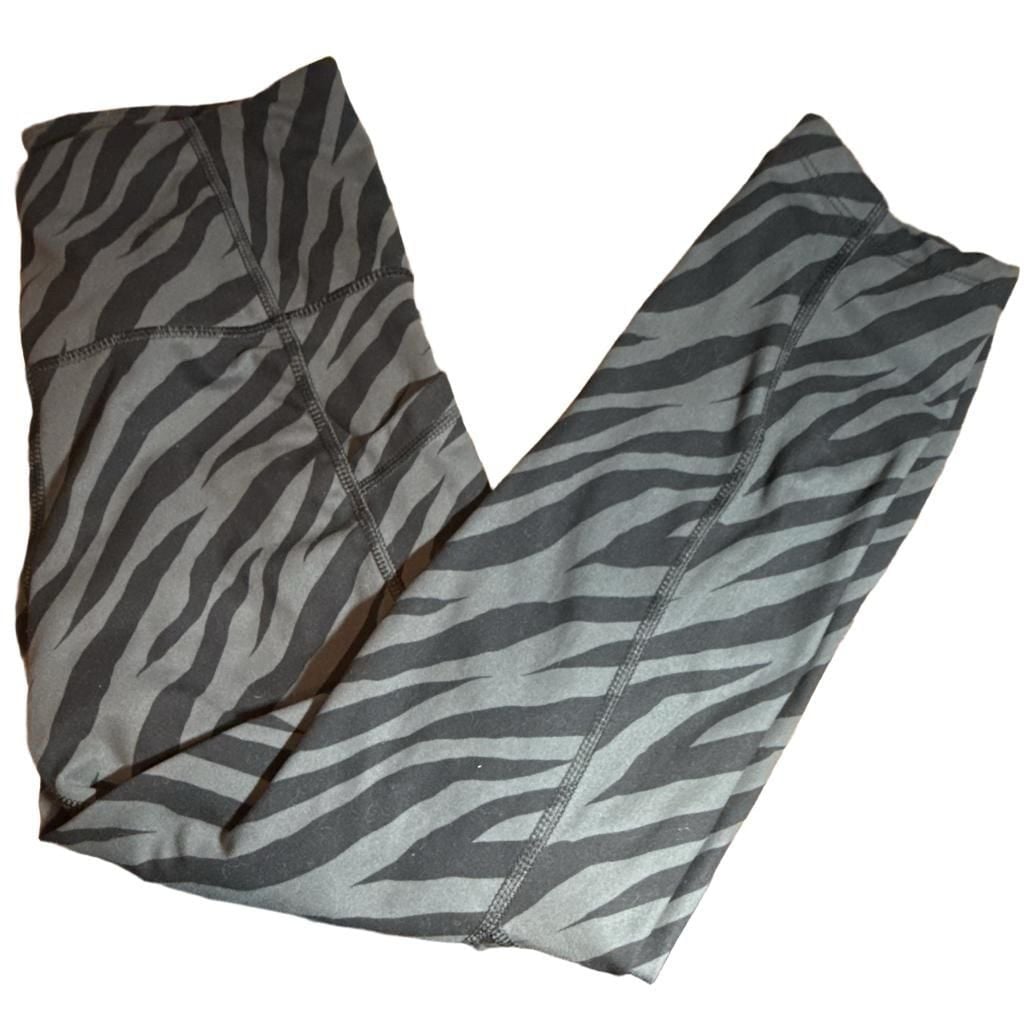 Avia Capri Leggings Size S 4-6 Black Gray Zebra Print Leggings with Pockets 4