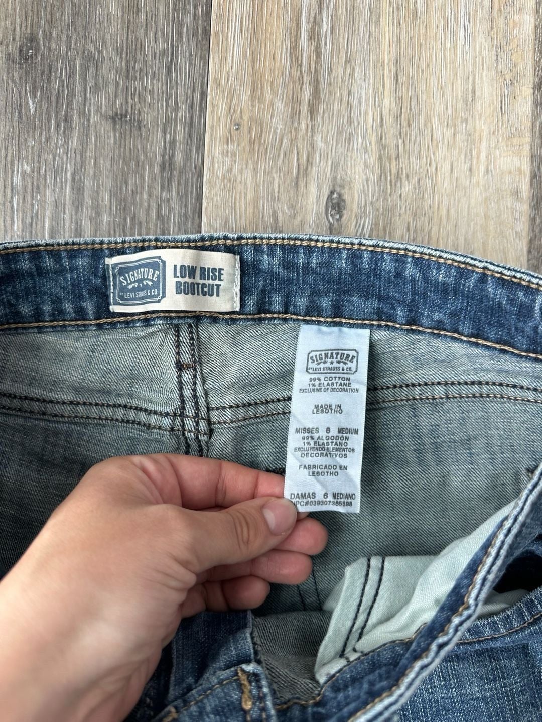 Signature by Levi Strauss Low Rise Bootcut Jeans Mid Wash Size 6M 5