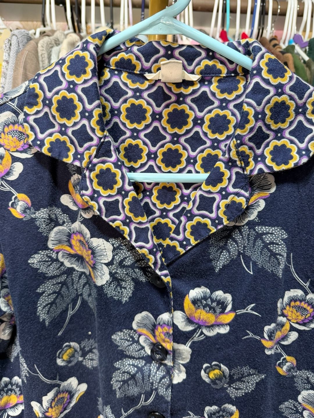 Vera Bradley small woman Evie Floral Long Sleeve Button Down Pajama Set Navy 5
