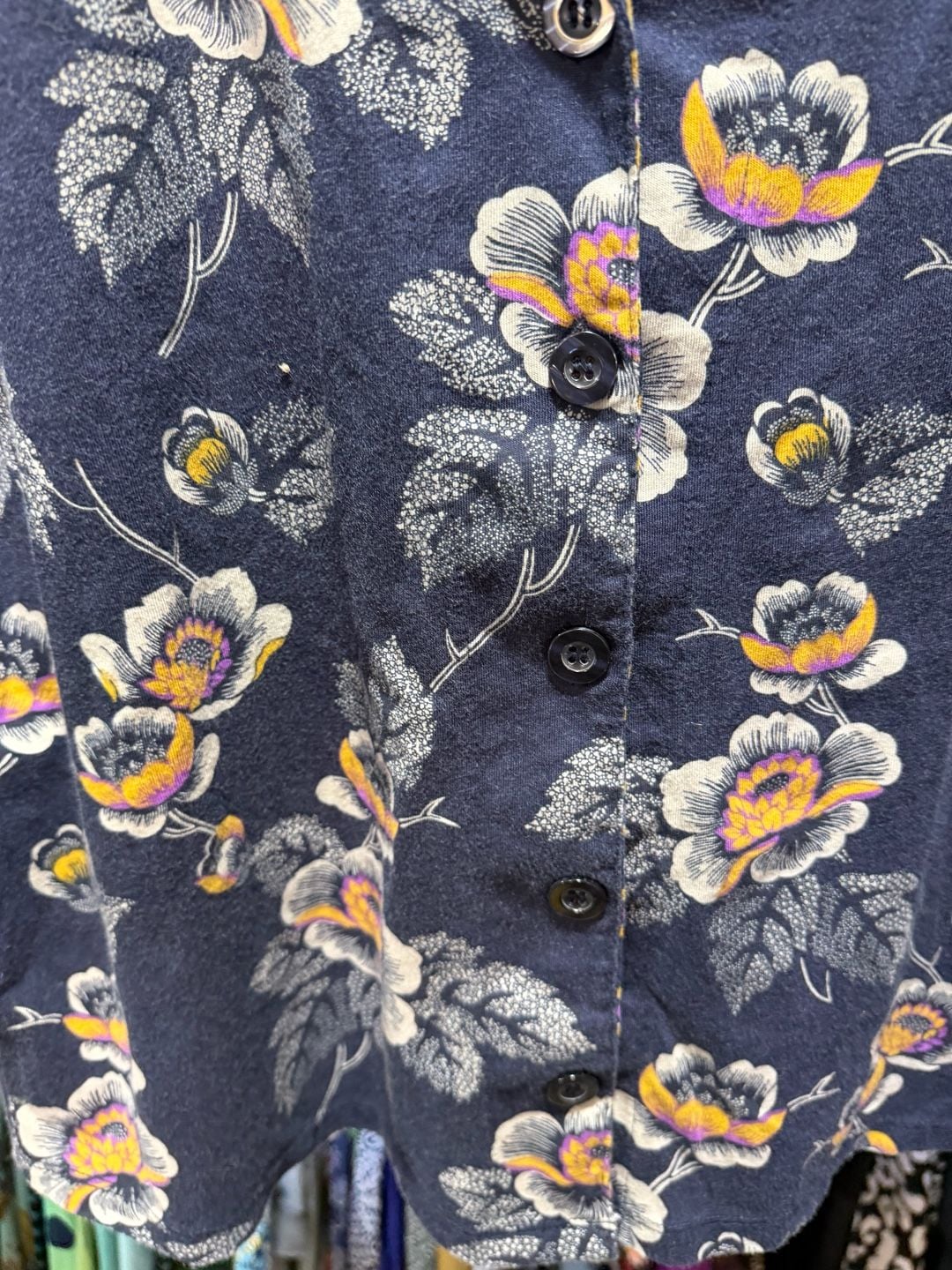 Vera Bradley small woman Evie Floral Long Sleeve Button Down Pajama Set Navy 6