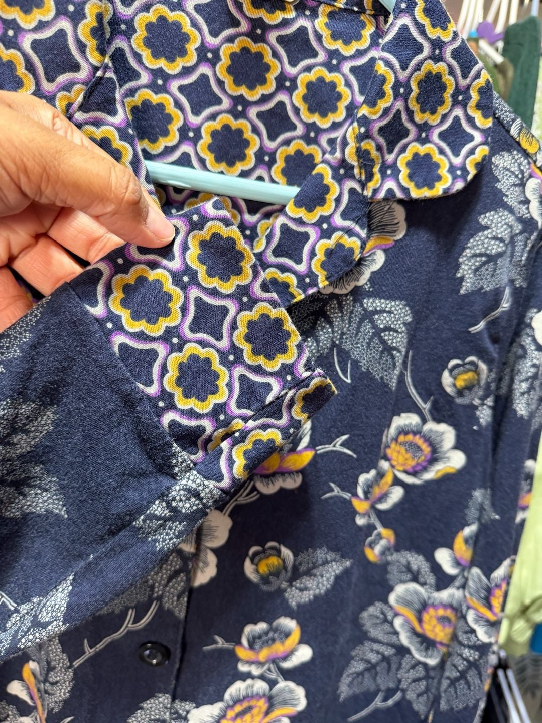 Vera Bradley small woman Evie Floral Long Sleeve Button Down Pajama Set Navy 7