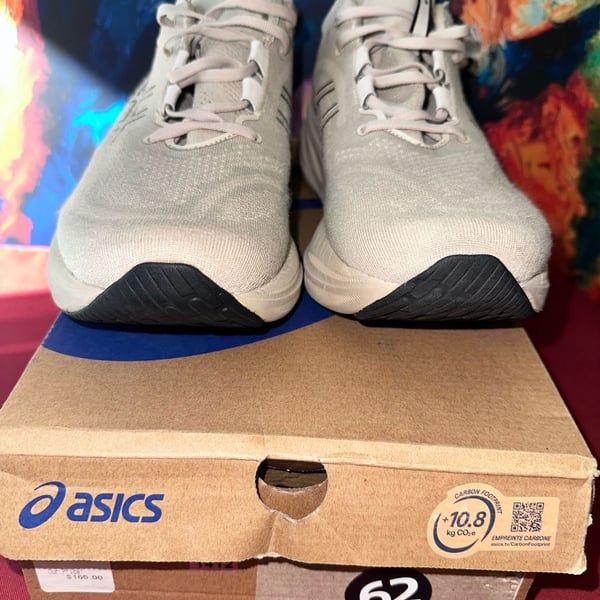 No.62 Asics Gel-Nimbus 26, Cream Running Shoes. Size 11.5 Mens