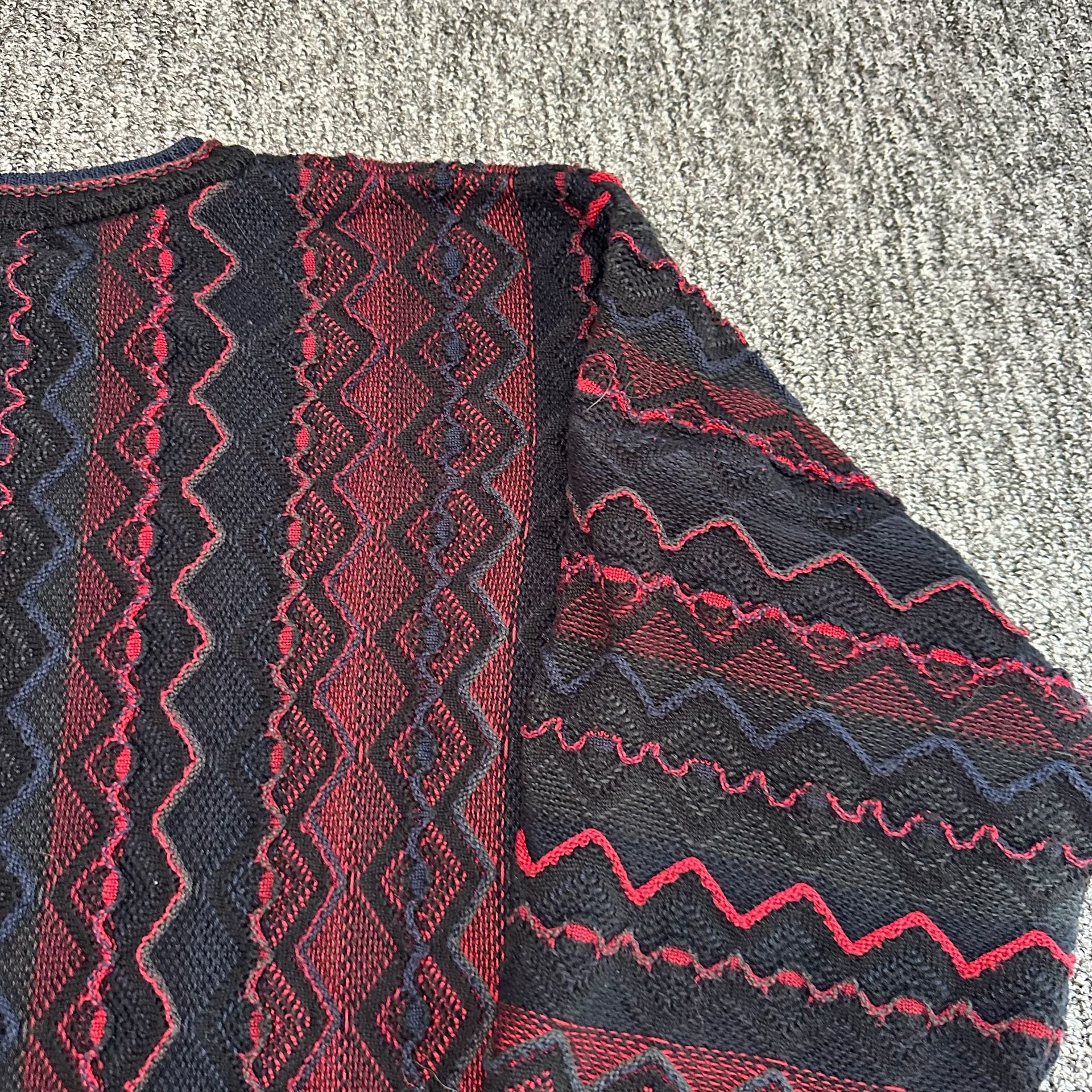 Tundra 90s 3D Knit Textured Sweater Coogi Black Red Vintage  14