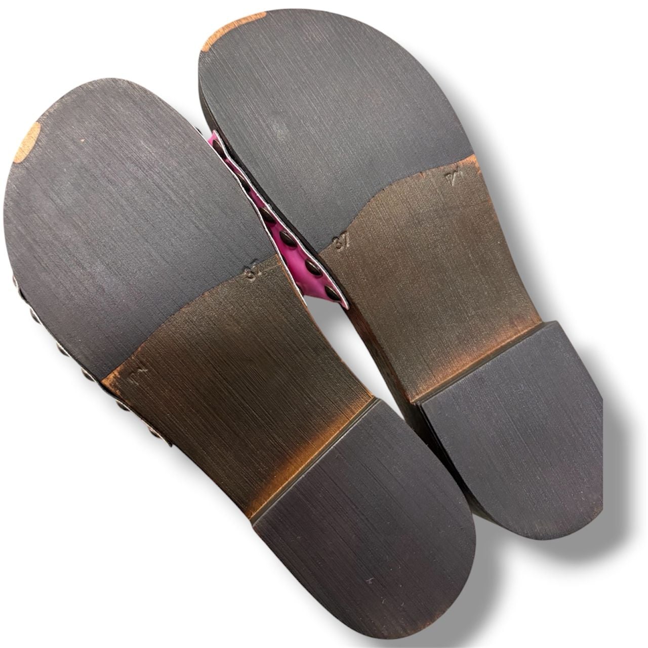 Y2K made in Italy Steve Madden pink clogs 3