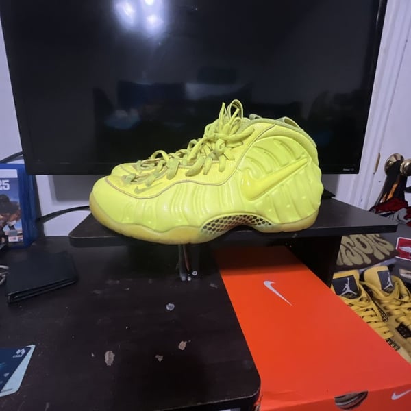 Nike Air Foamposite Pro Volt Sneakers
