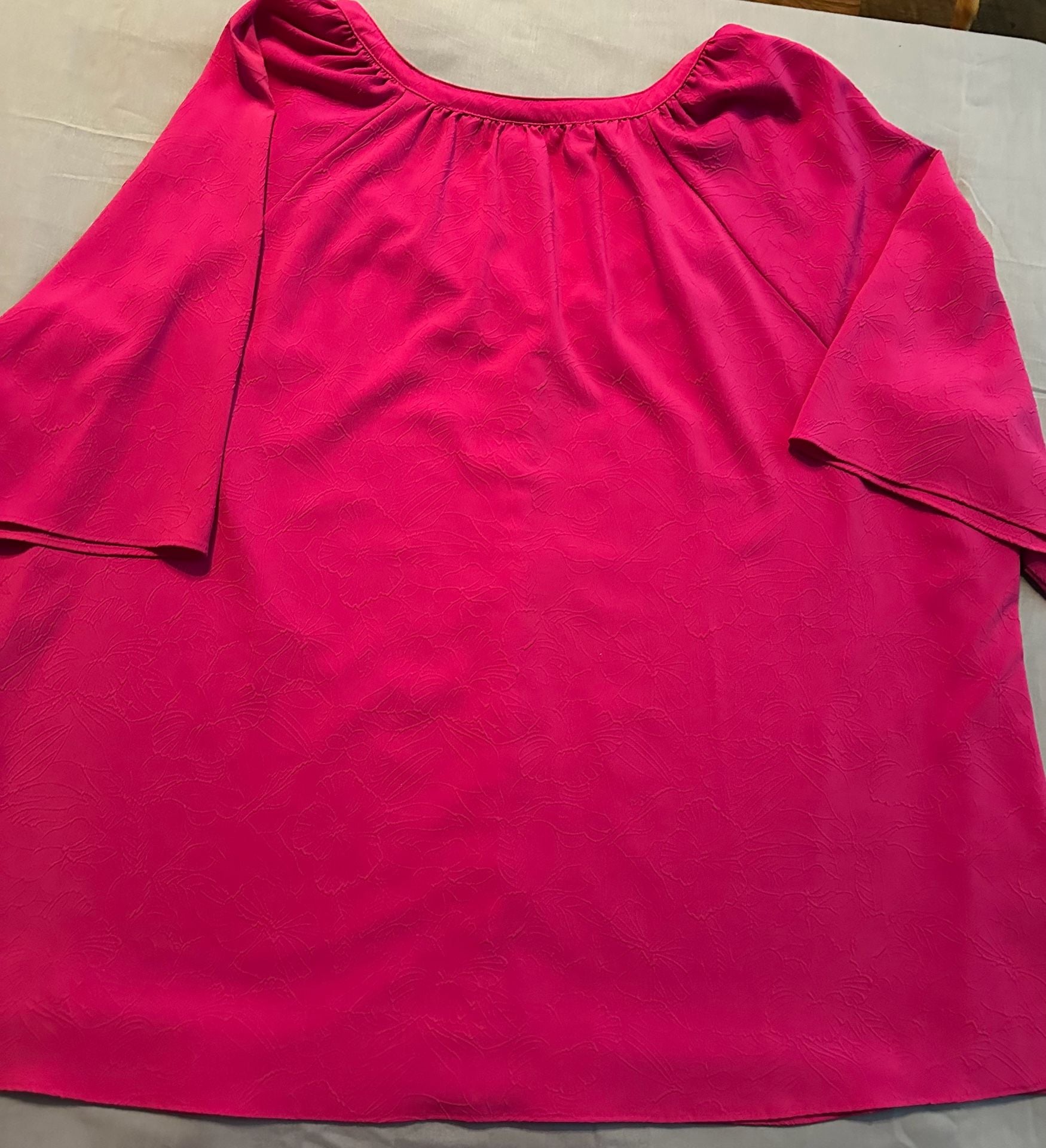 Catherines Blouse, Size 3X (26/28W), Pink Floral Textured Button Down 4