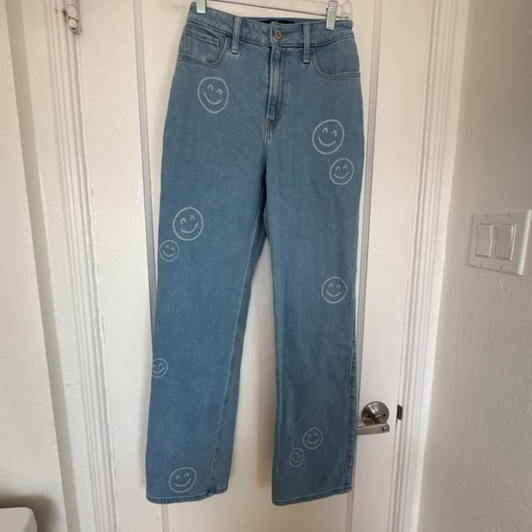 Hollister Ultra High-Rise Dad Jean Size 24R Smiley Face Graphic Light Wash y2k 90’s