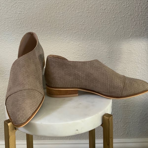 Catherine Malandrino D'Orsay Flat Size 8.5 Taupe Snake Print
