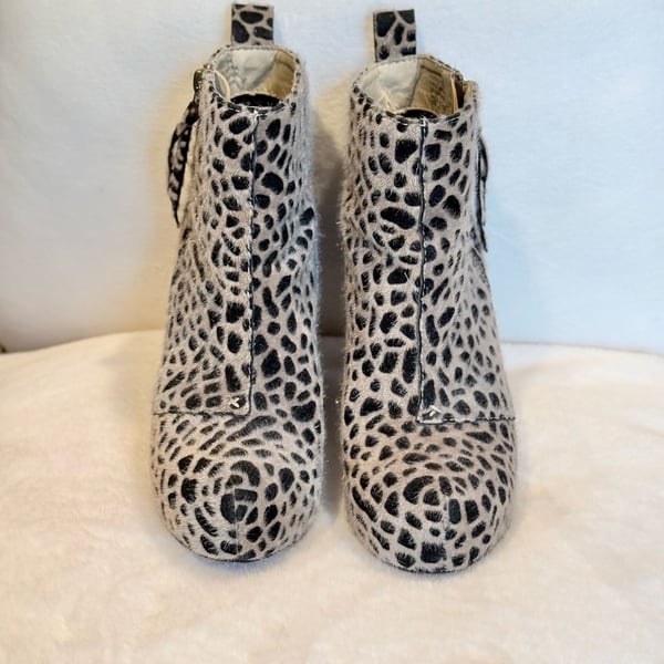 Big Buddha Leopard Faux Calf Hair Block Heel Platform Ankle Booties Sz 7