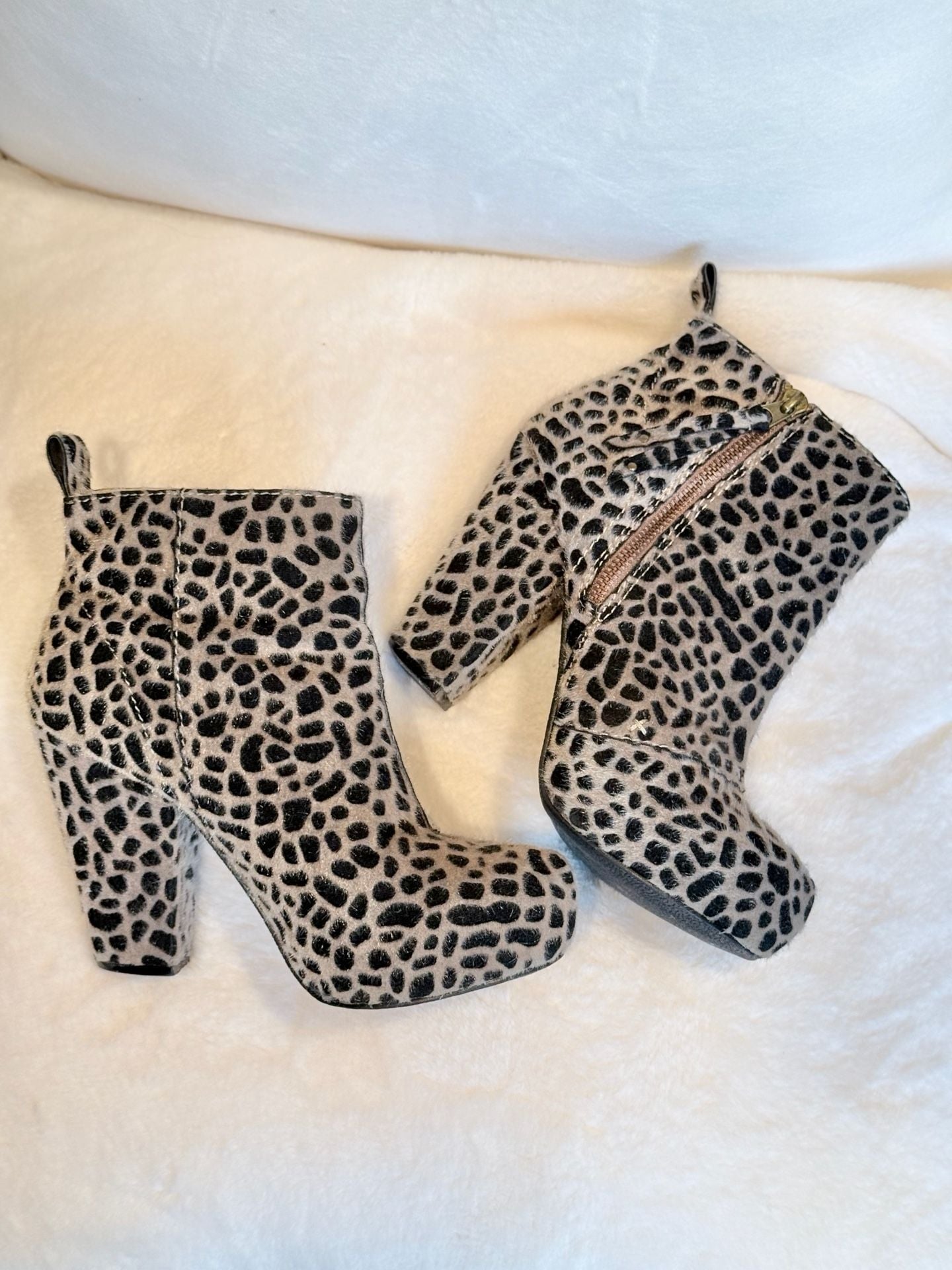 Big Buddha Leopard Faux Calf Hair Block Heel Platform Ankle Booties Sz 7 3