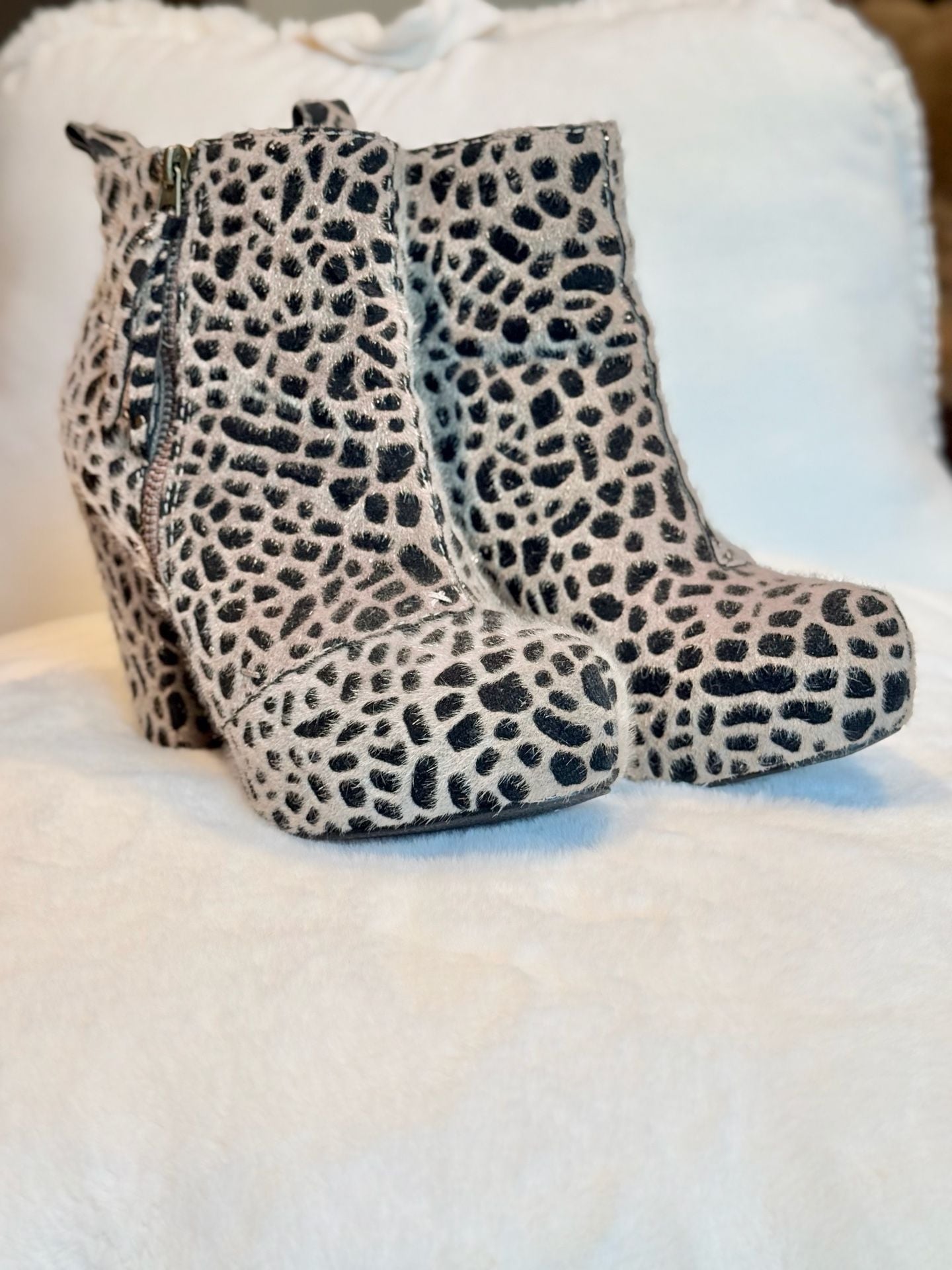 Big Buddha Leopard Faux Calf Hair Block Heel Platform Ankle Booties Sz 7 4