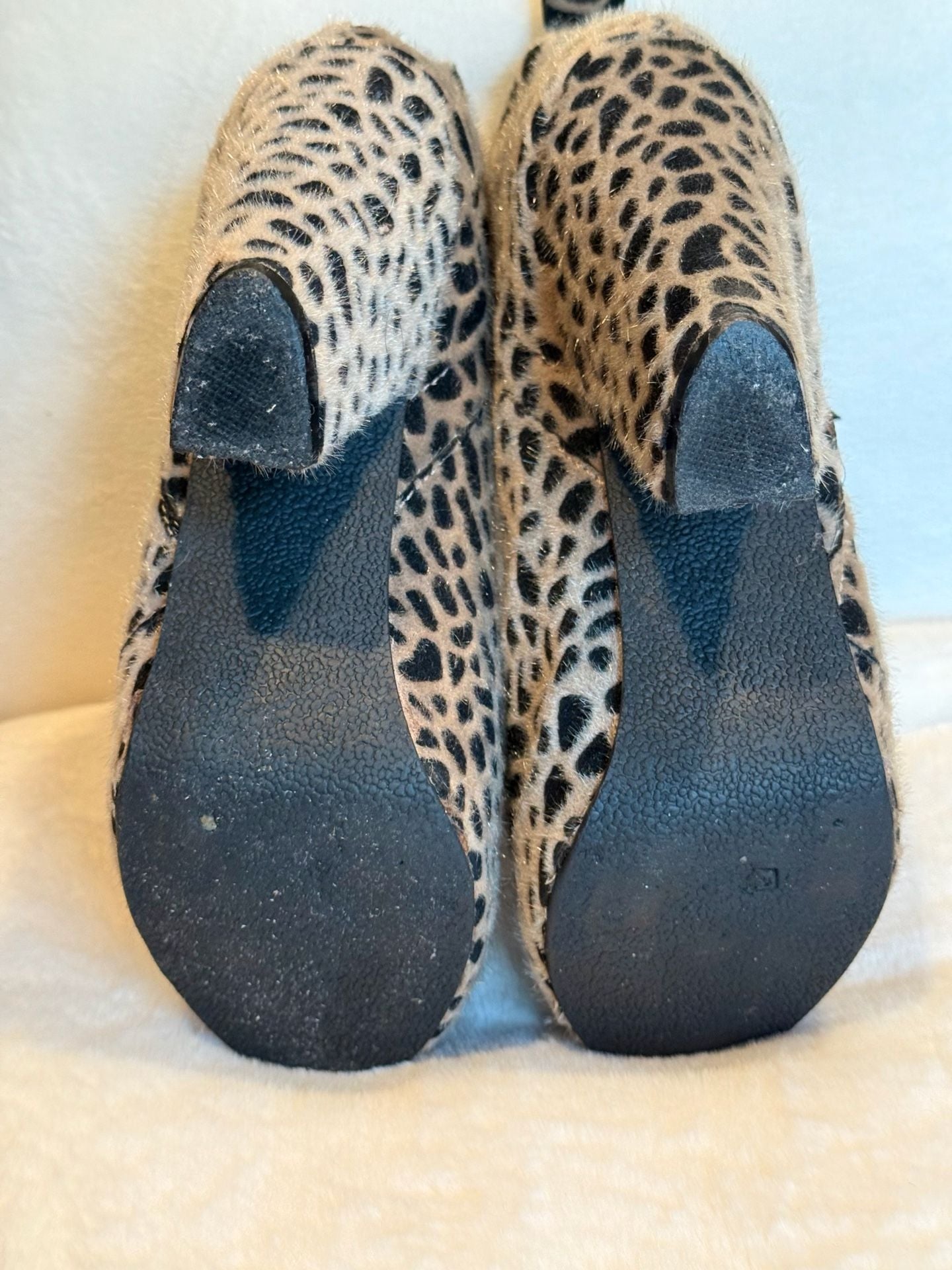 Big Buddha Leopard Faux Calf Hair Block Heel Platform Ankle Booties Sz 7 6