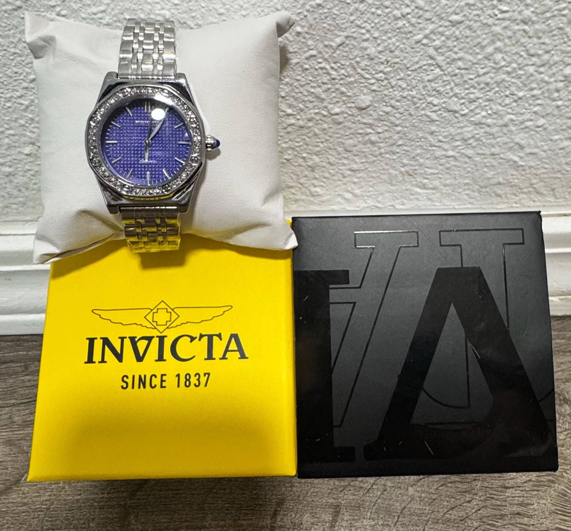 Invicta Quartz Watch Silver Purple Dial Crystal Bezel 4