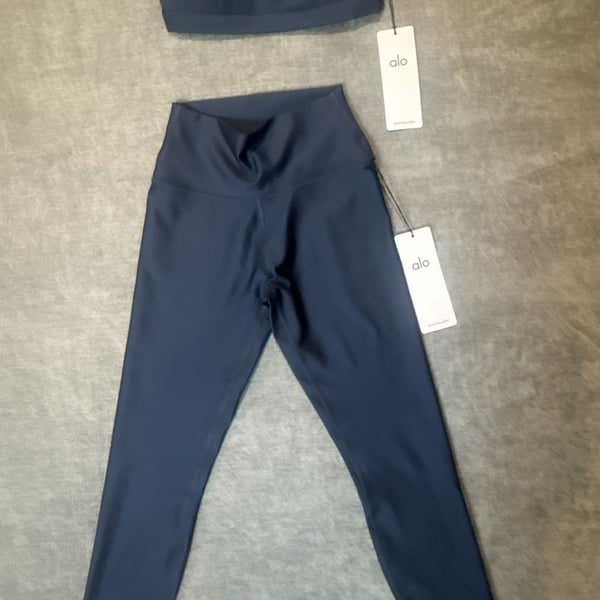 Alo Yoga High-Waist Airlift Legging And Airlift Intrigue Bra Size S Navy