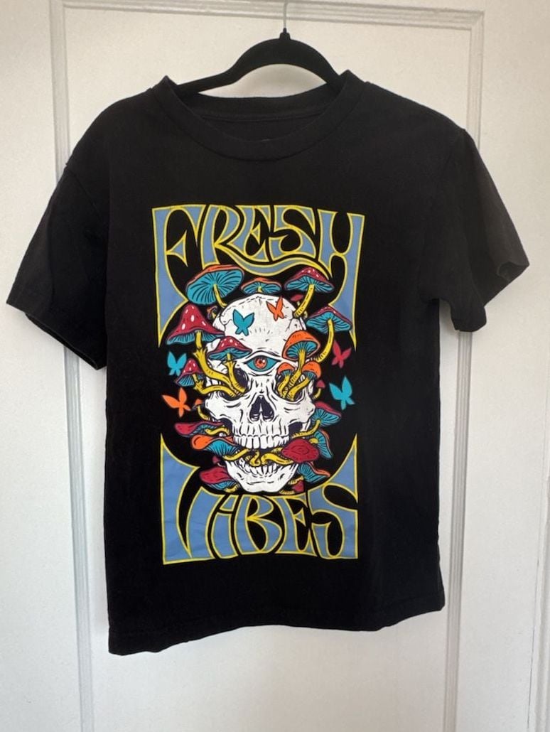 Fresh Vibes Skull Mushroom Graphic T-Shirt Size S Black Psychedelic Skater Skatergirl 2