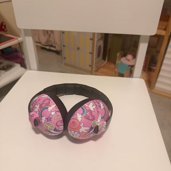 Banz Hear No Blare Earmuffs Peace Doodle Pink Noise Cancelling