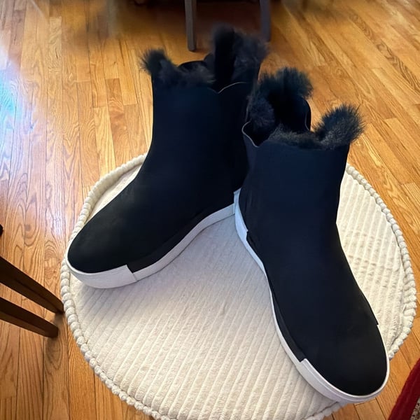 J/Slides Chelsea Sneaker Boots Size 9 Black Fur Trim