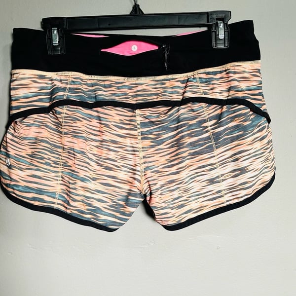 Lululemon Speed Up Shorts Size 6 Tiger Water Multi. Pc 133