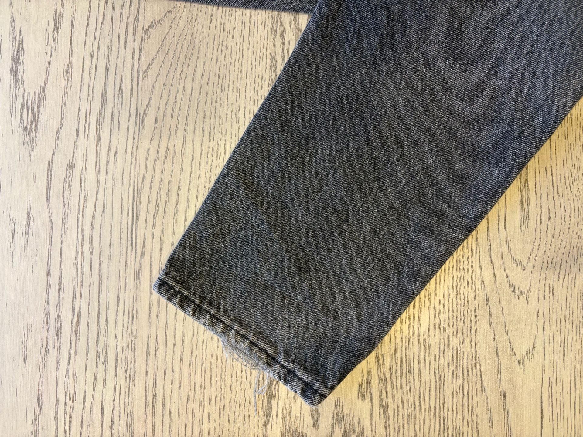 Levi's 550 Relaxed Fit Tapered Leg Jeans Size 31x32 Black Charcoal Wash Denim 2
