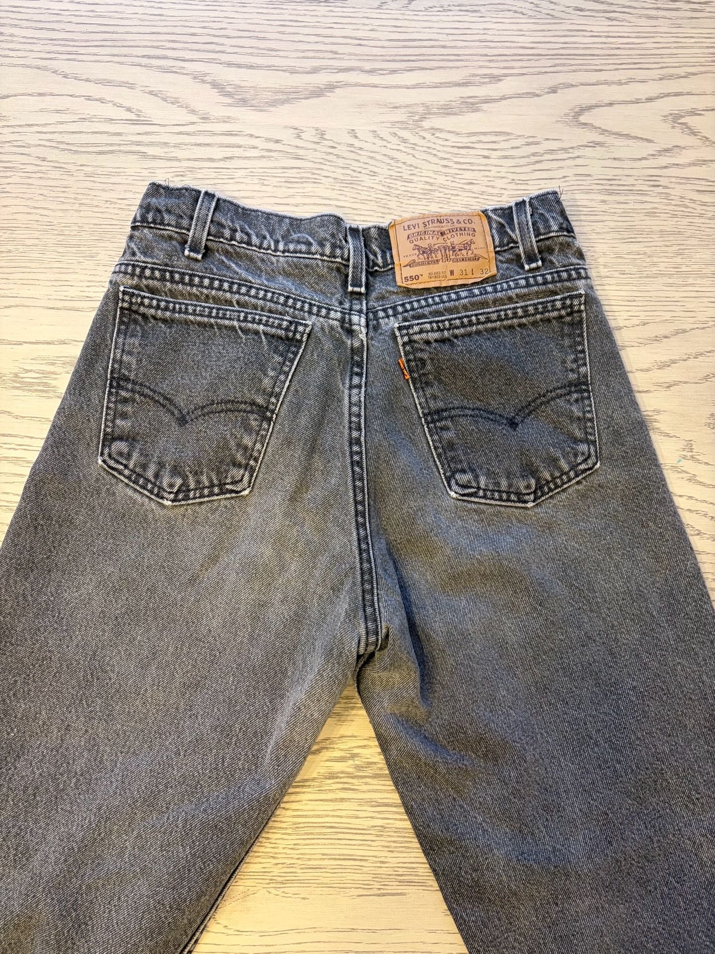 Levi's 550 Relaxed Fit Tapered Leg Jeans Size 31x32 Black Charcoal Wash Denim 5