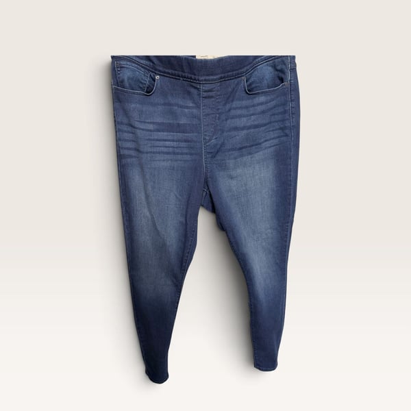 Signature by Levi Strauss & Co. Shaping Pull-On Super Skinny Jeans/148