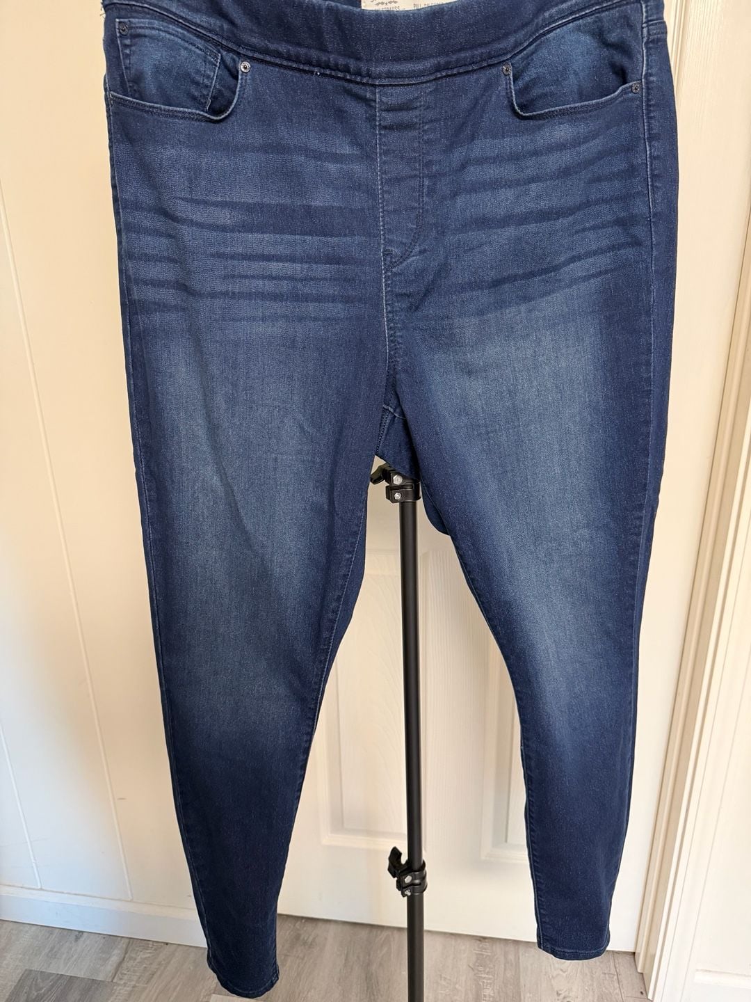 Signature by Levi Strauss & Co. Shaping Pull-On Super Skinny Jeans/148 10