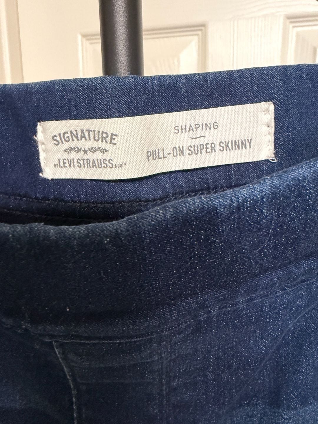 Signature by Levi Strauss & Co. Shaping Pull-On Super Skinny Jeans/148 6