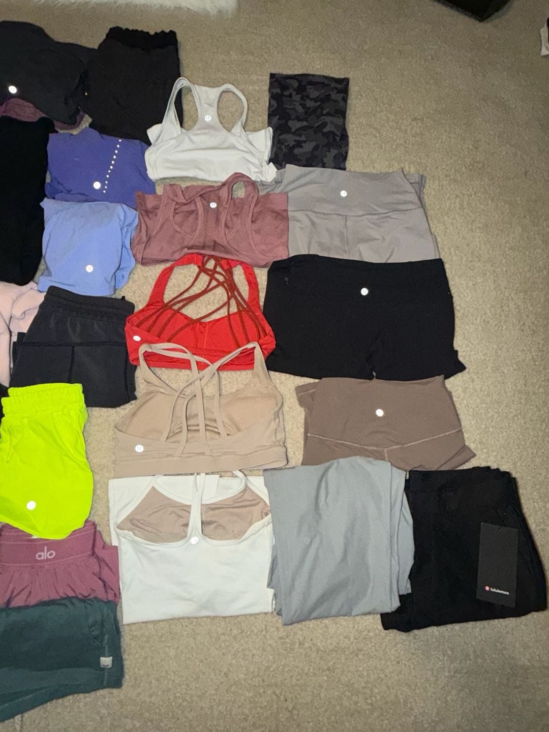 30 Piece Lululemon/ALO/Vuori Yoga Athletic Clothing Lot SIZE S/XS (0-6) SOLD AS LOT 4