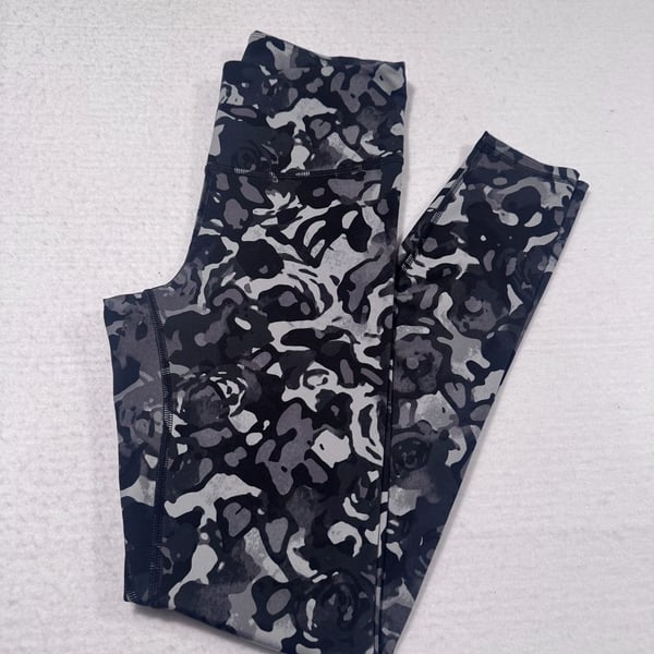 Under Armour Motion Printed Leggings Size M Black Camo