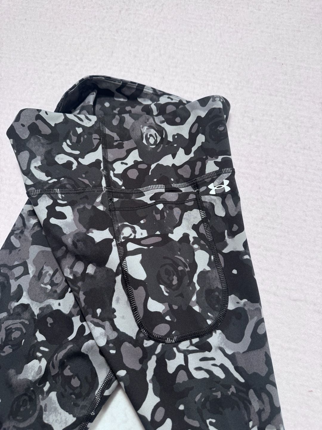 Under Armour Motion Printed Leggings Size M Black Camo 6