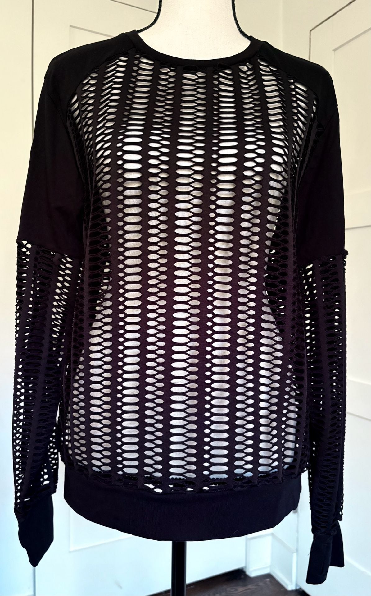 Blanc Noir Women's Black Linear Mesh Sweatshirt Sweater Size Medium 4