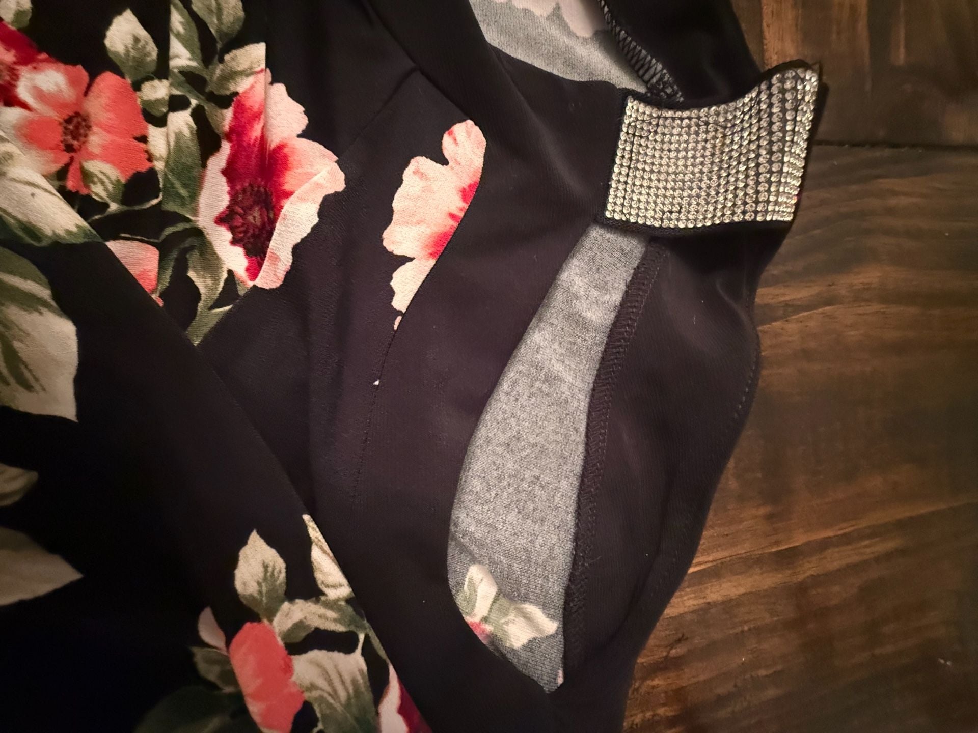 Diana Belle Floral Blouse Size L Black Rhinestone Cold Shoulder 3