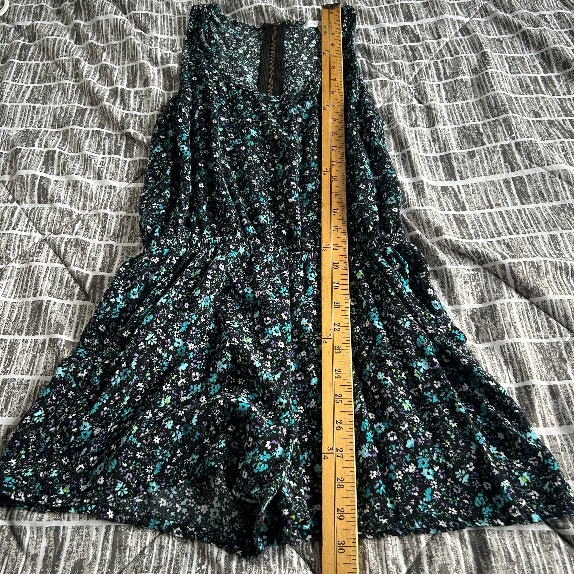 dELiA*s Floral Romper Size M Sleeveless With Zipper Detail 7