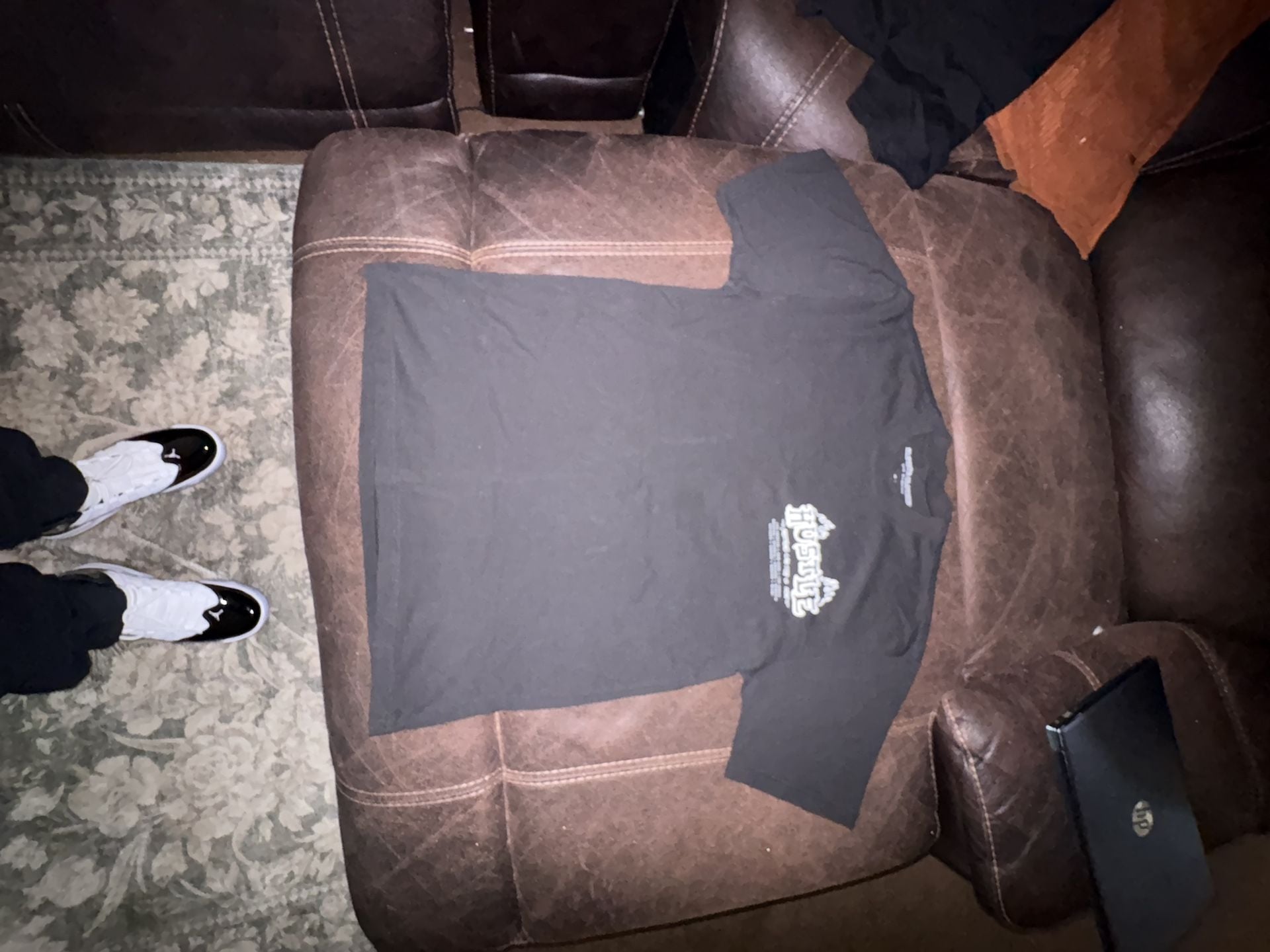 Elevate Clothing Los Angeles Hustle Car Graphic T-Shirt Medium Black 2