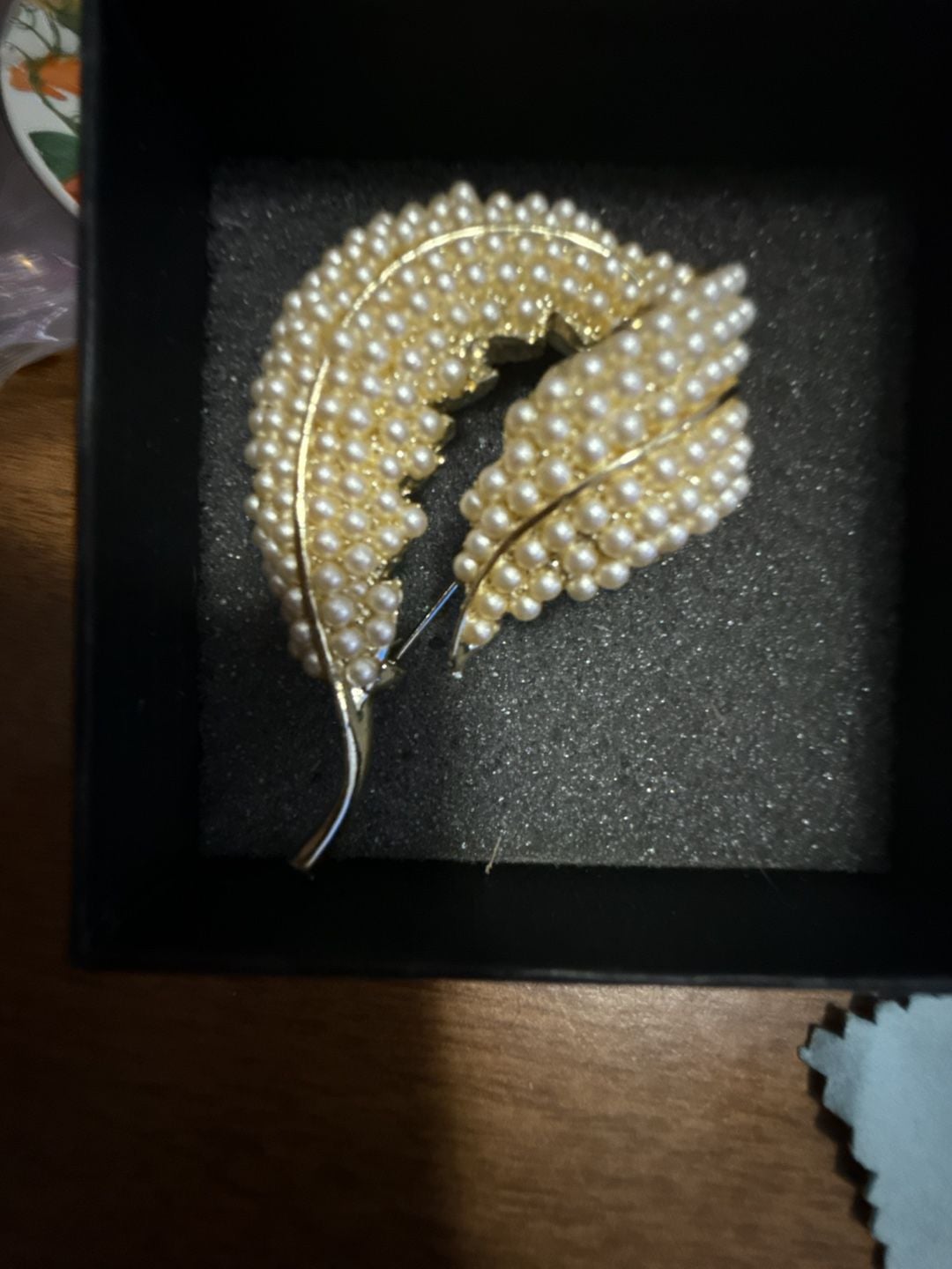 BSK Faux Pearl Leaf Brooch Gold Tone Pin 2