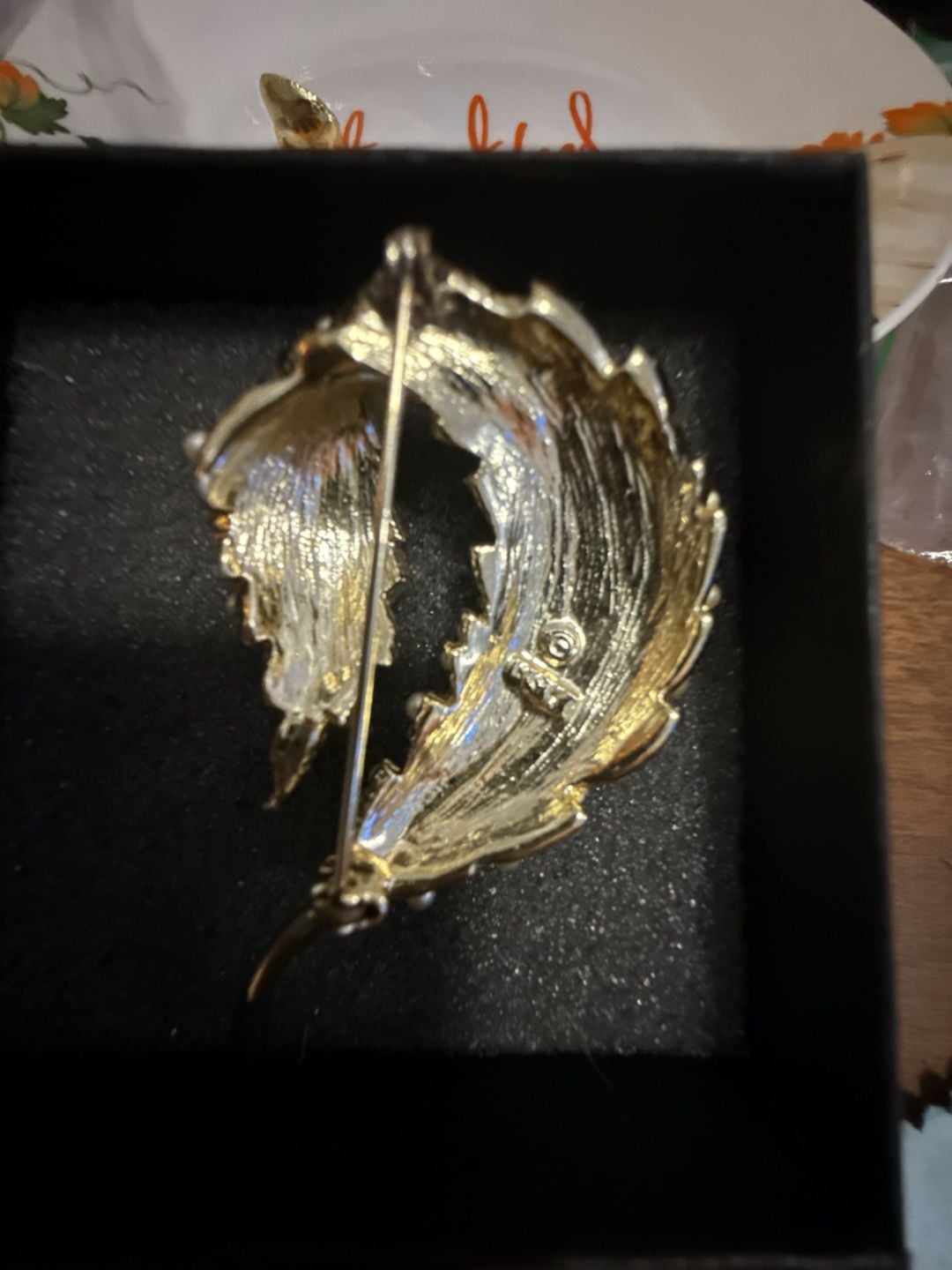 BSK Faux Pearl Leaf Brooch Gold Tone Pin 3