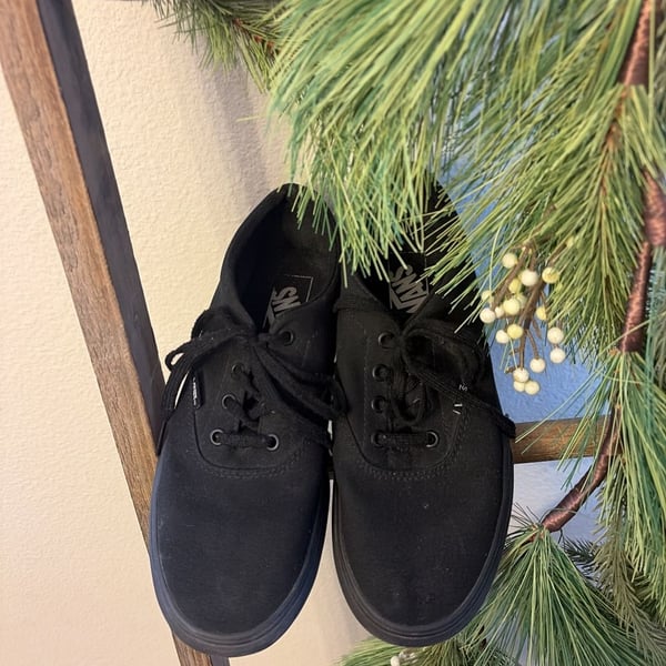 Vans Authentic Size 9.0 Black Canvas Low Top Sneakers