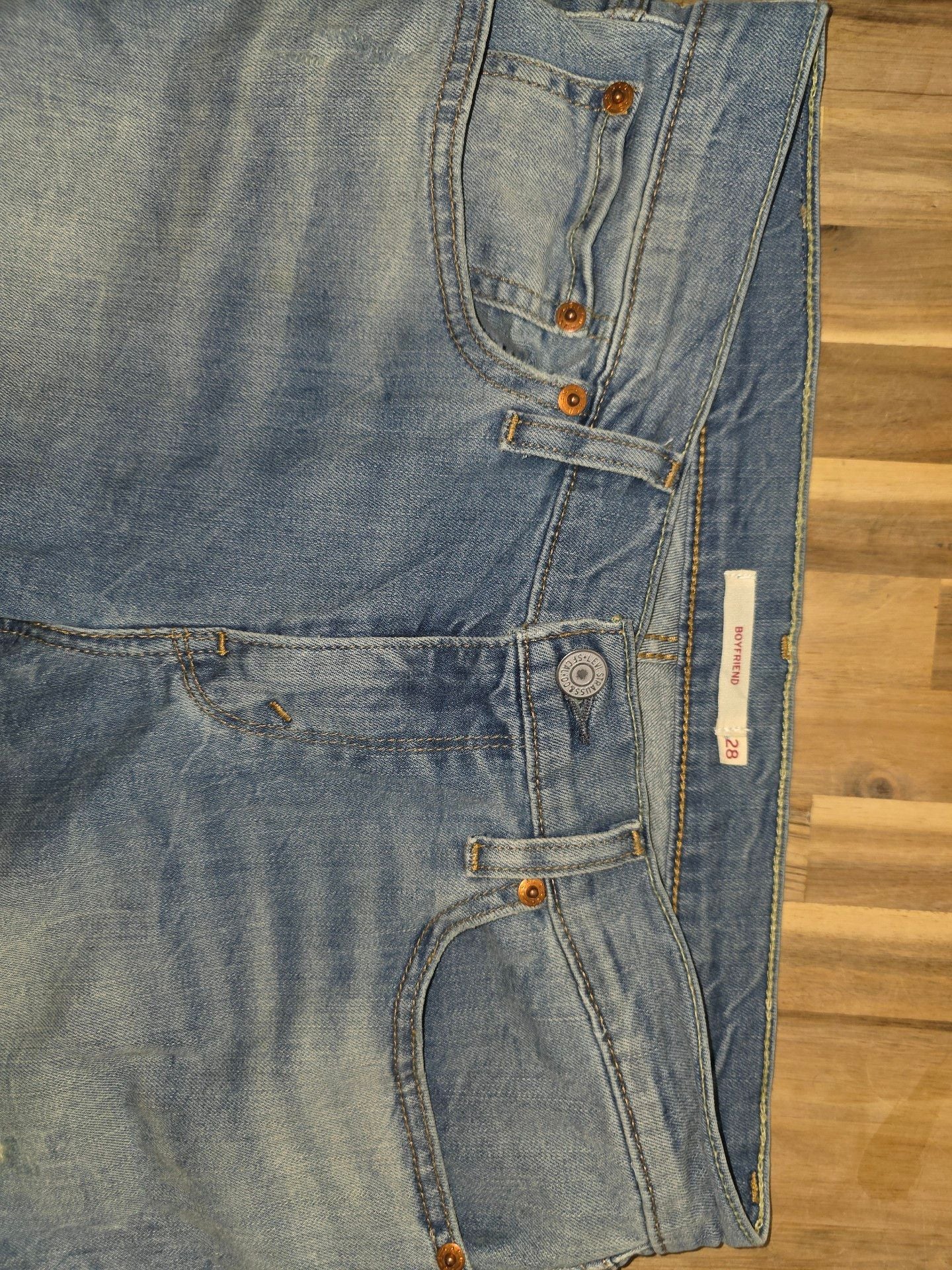 Levi's Boyfriend Jeans 28x26 Light Wash Distressed Relaxed 8