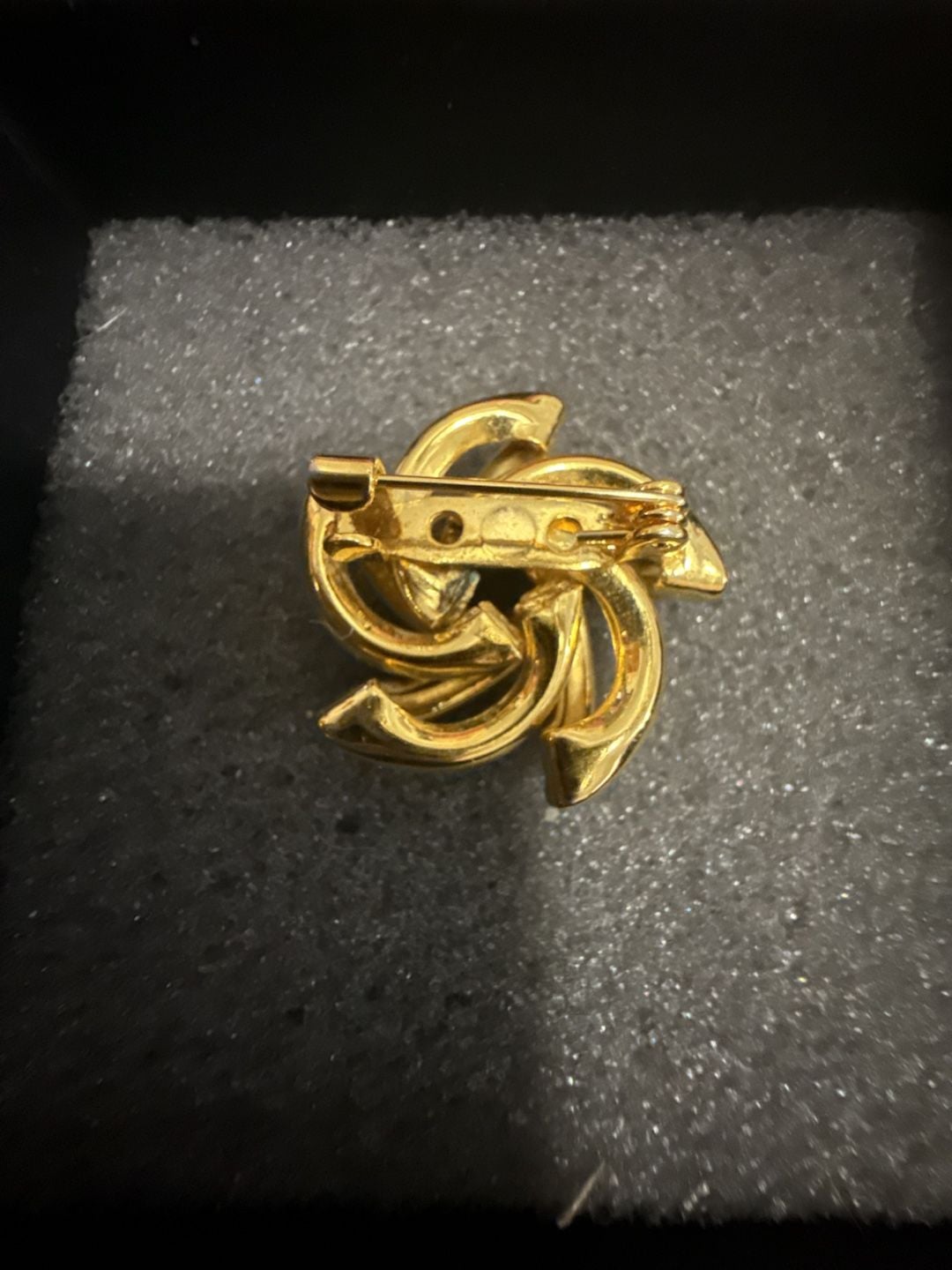 Vintage Gold Tone Swirl Pinwheel Brooch Starburst Pin 4