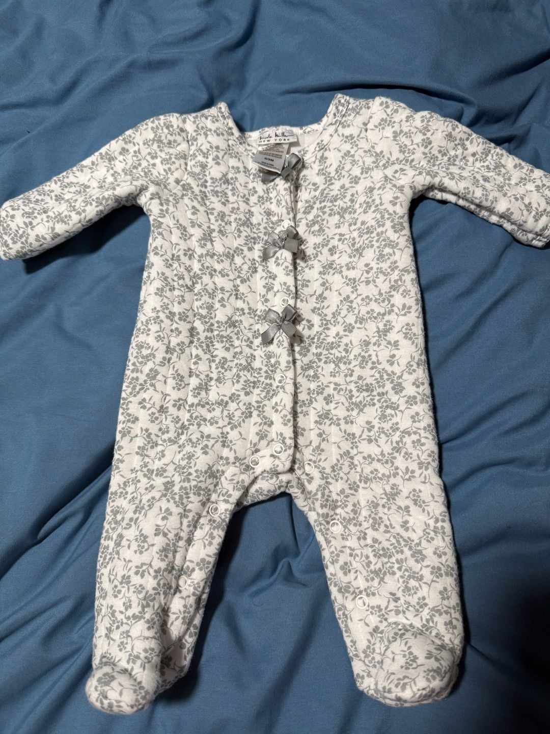 Nicole Miller New York Footed Sleeper Size 0/3M White Gray Floral Bows 2