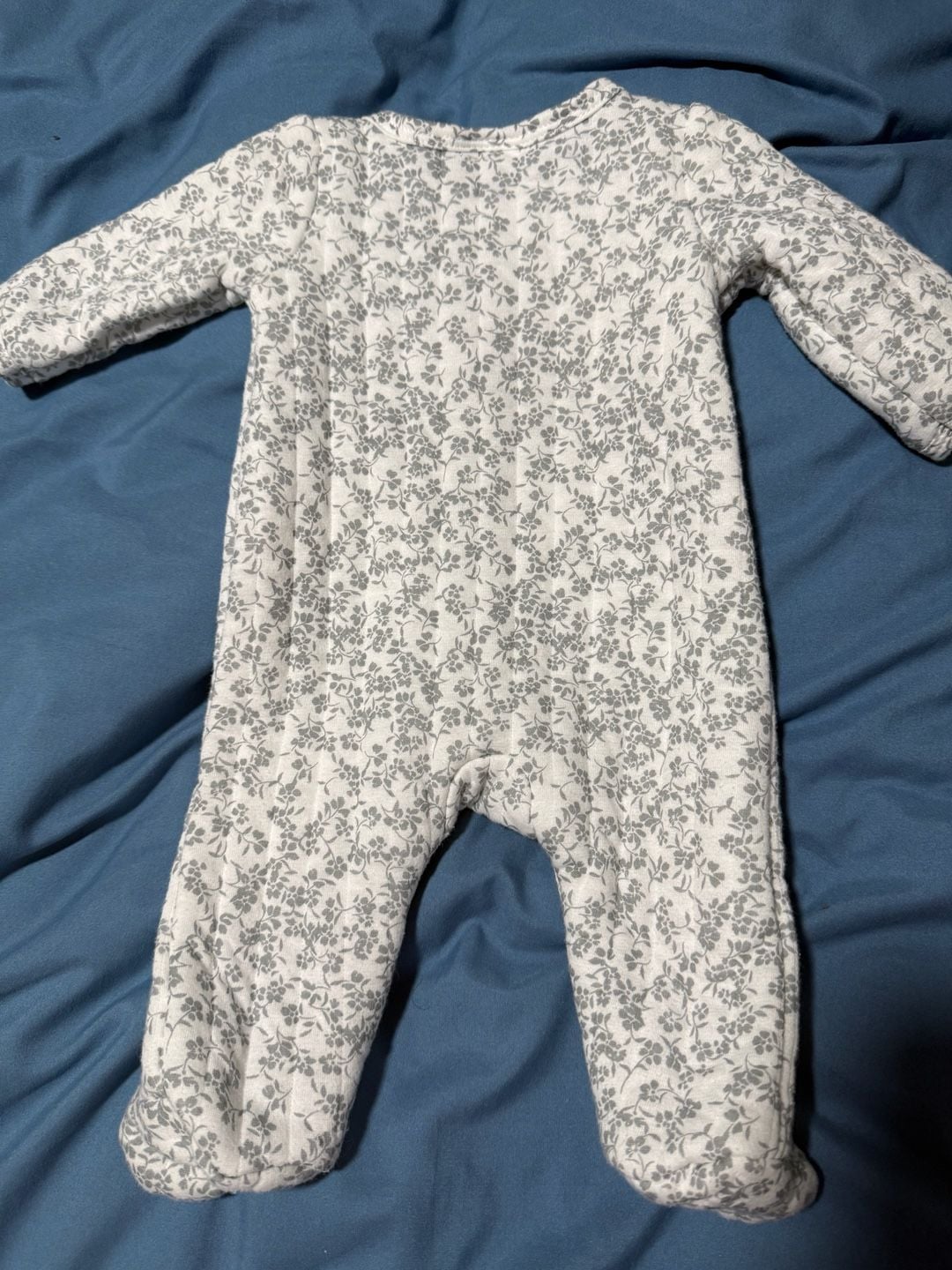 Nicole Miller New York Footed Sleeper Size 0/3M White Gray Floral Bows 4