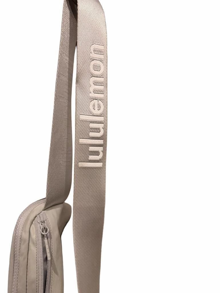 Lululemon Everywhere Belt Bag 1L Silver Drop Wordmark 3