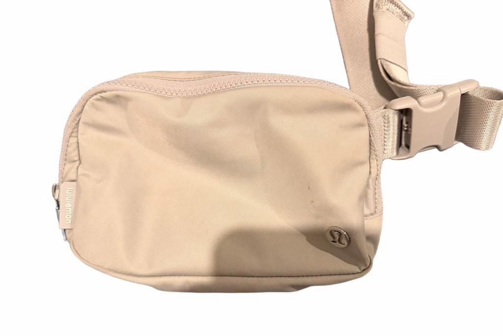 Lululemon Everywhere Belt Bag 1L Silver Drop Wordmark 2