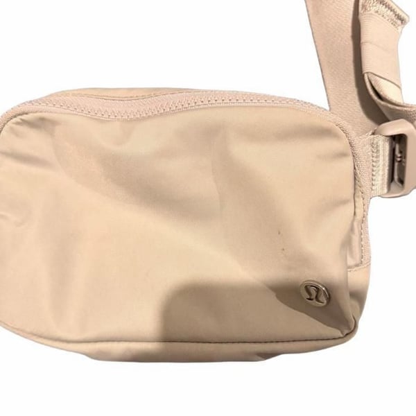Lululemon Everywhere Belt Bag 1L Silver Drop Wordmark